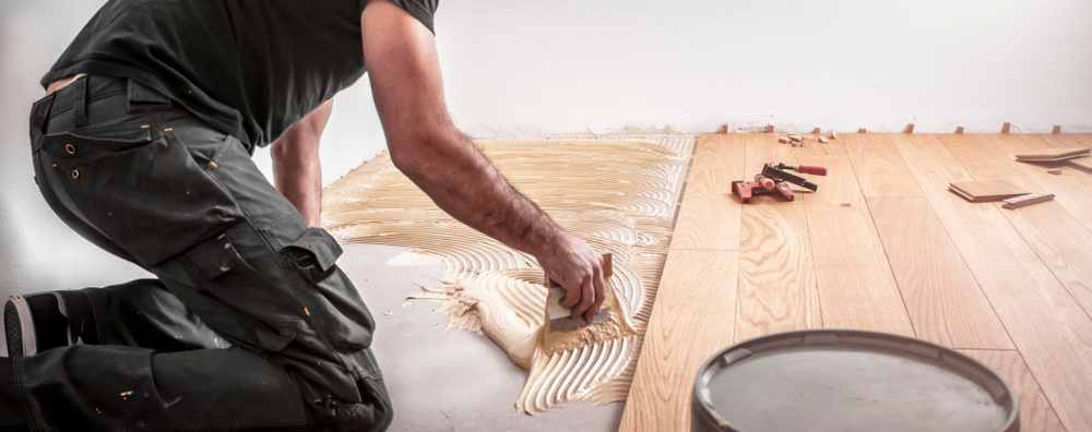 Quel professionnel choisir pour poser le parquet de votre maison